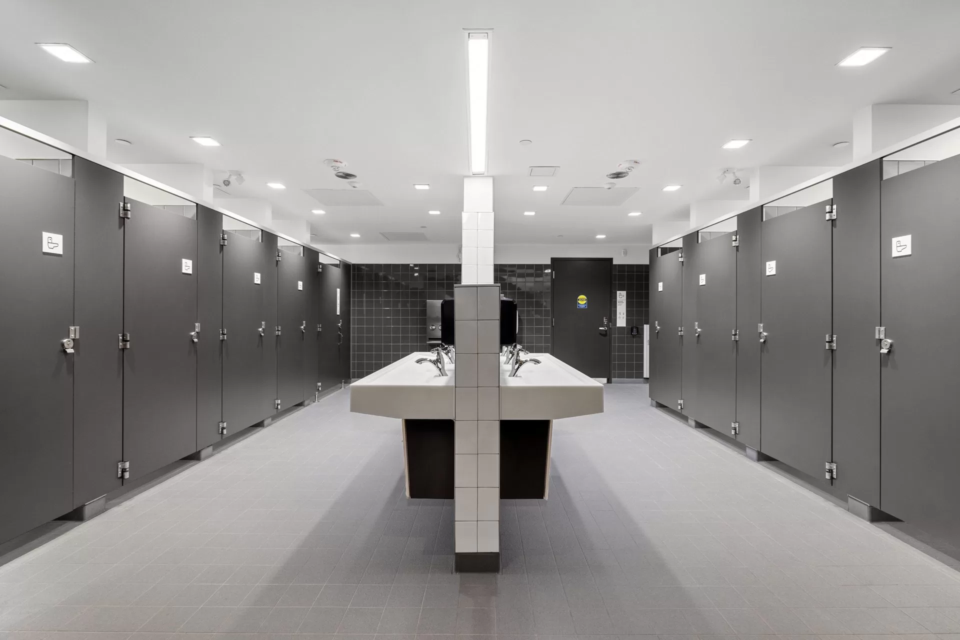Bonsor Washrooms — interior 2