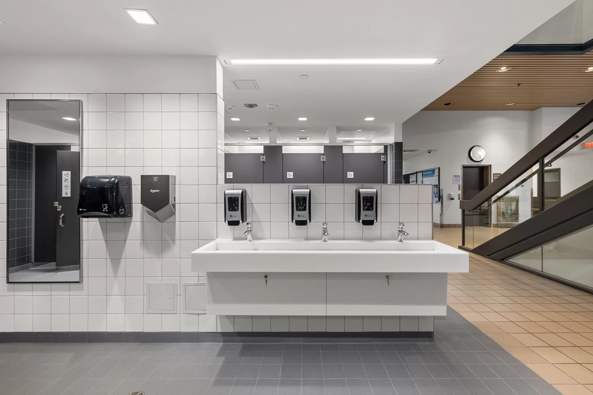 Bonsor Washrooms — interior 3