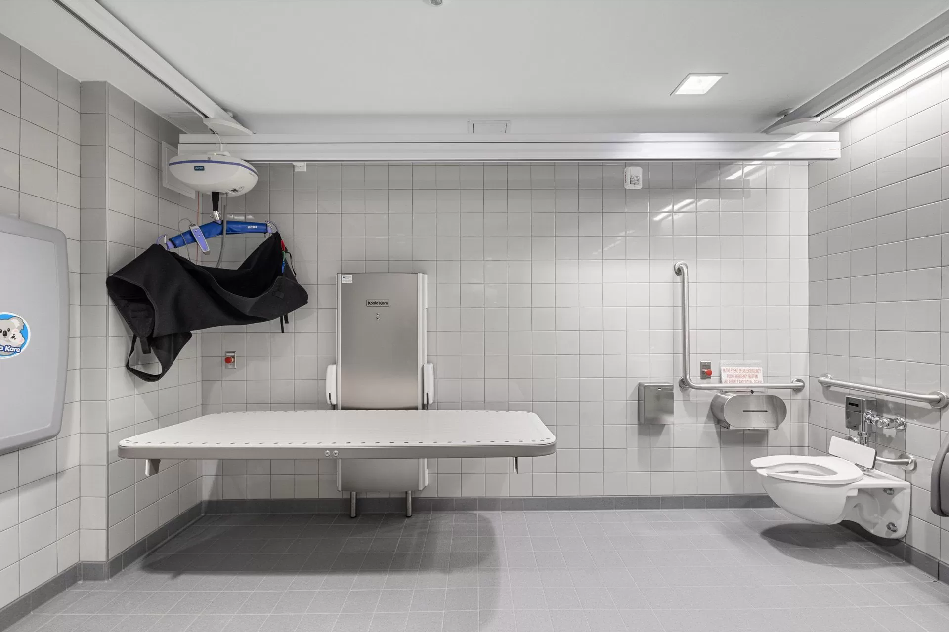 Bonsor Washrooms — interior 5