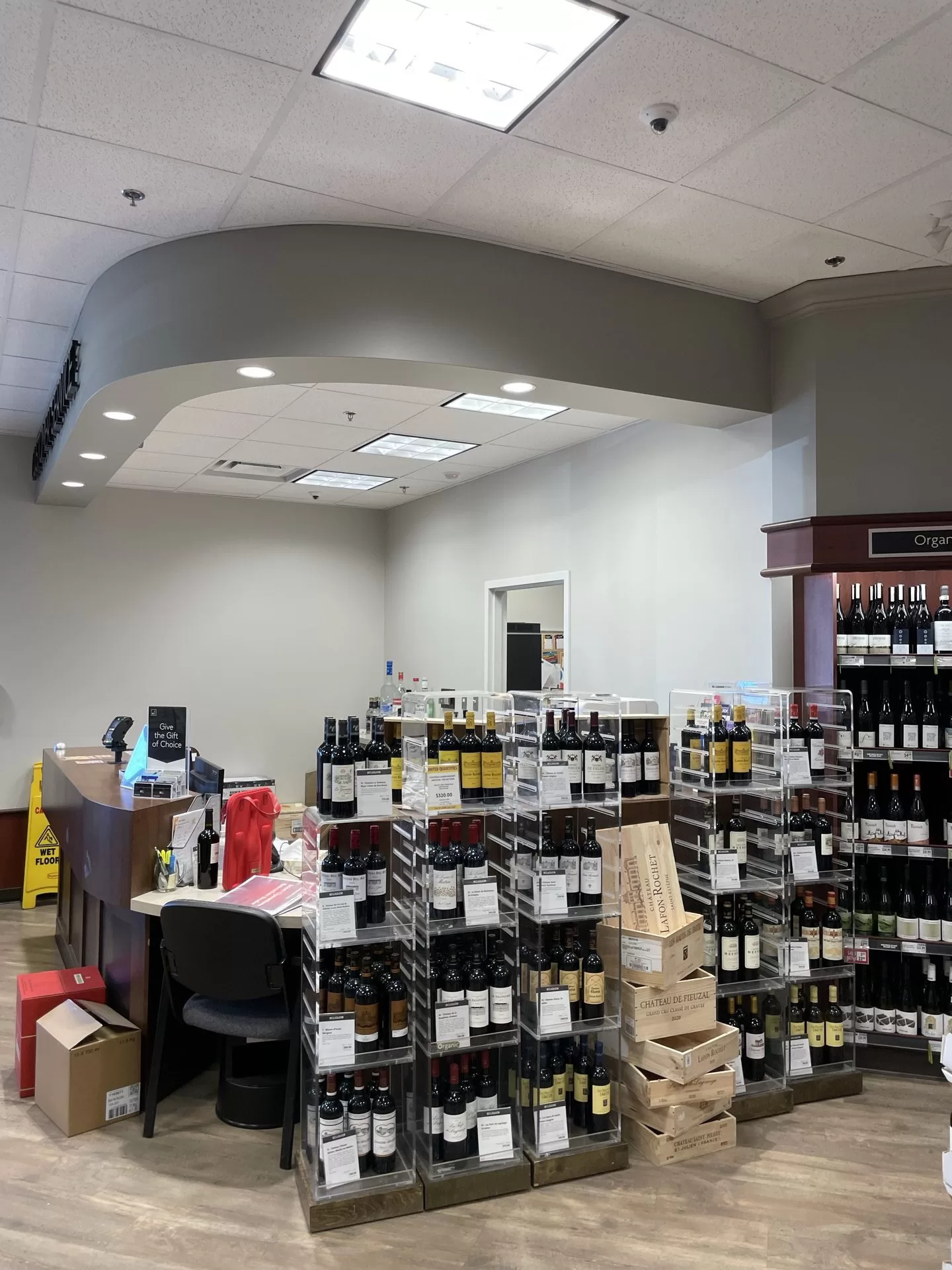 BC Liquor Store, Squamish — interior 4